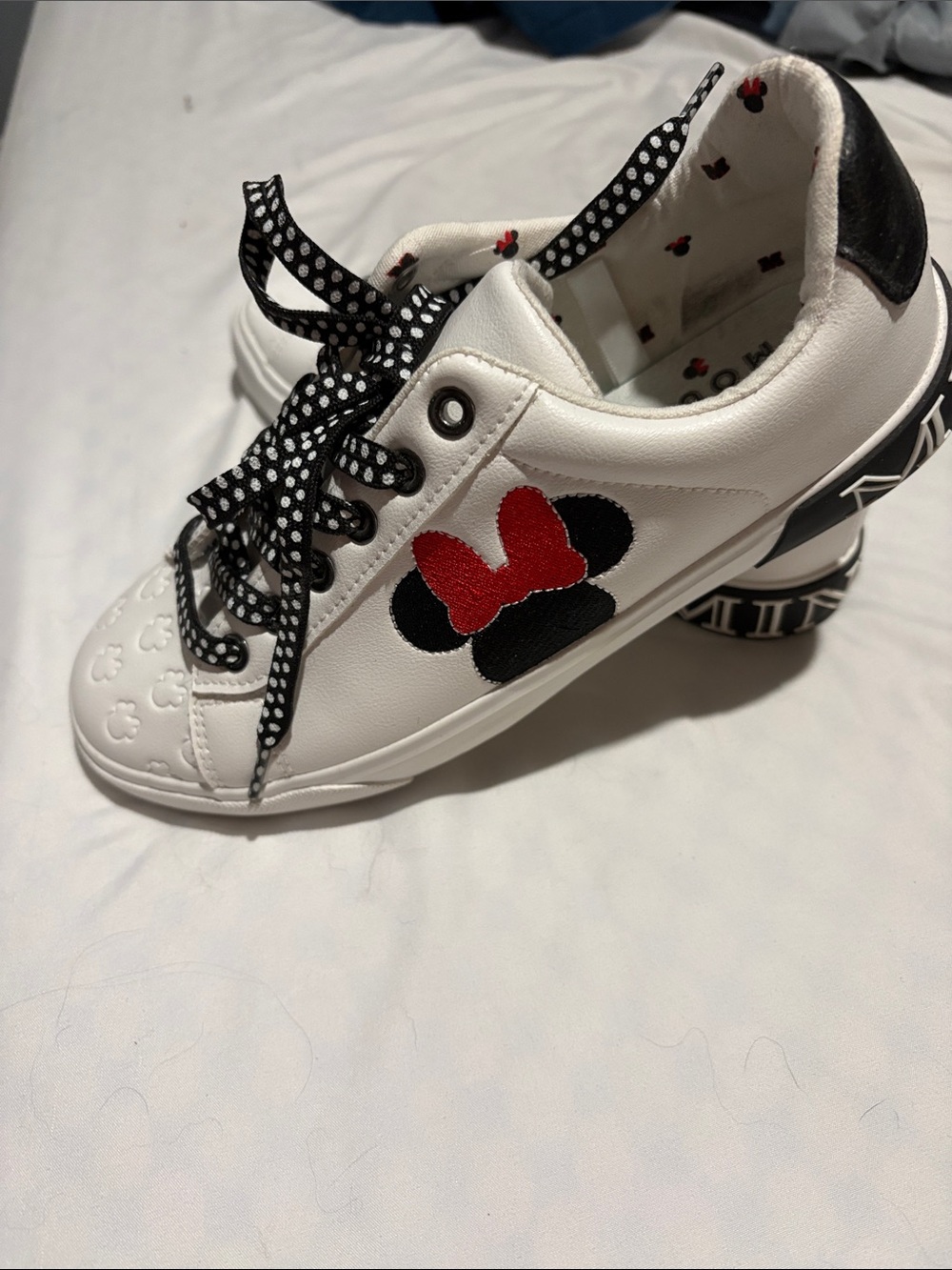 White Women’s Minnie Mouse Sneakers